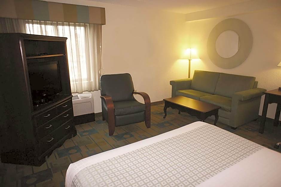 La Quinta Inn & Suites by Wyndham Boston Somerville