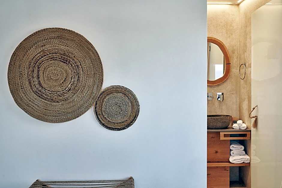 Volcano Luxury Suites Milos - Adults Only