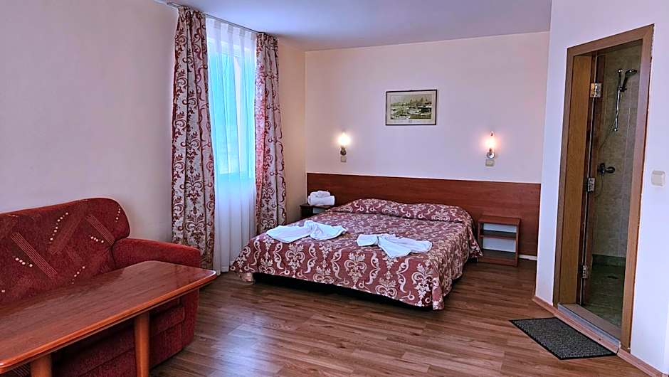 Caprice Family Hotel