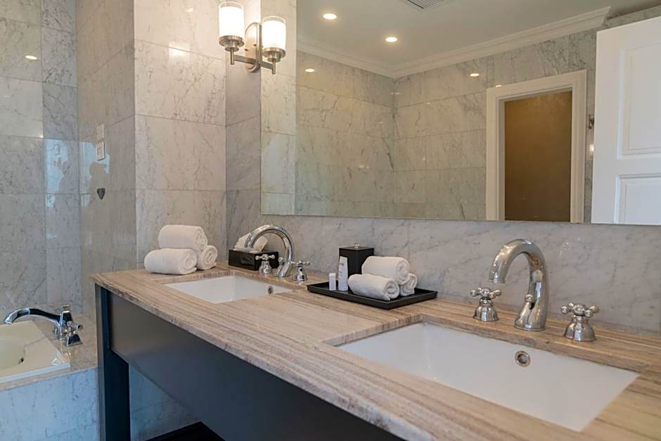 Waymore Hotel Spa & Casino