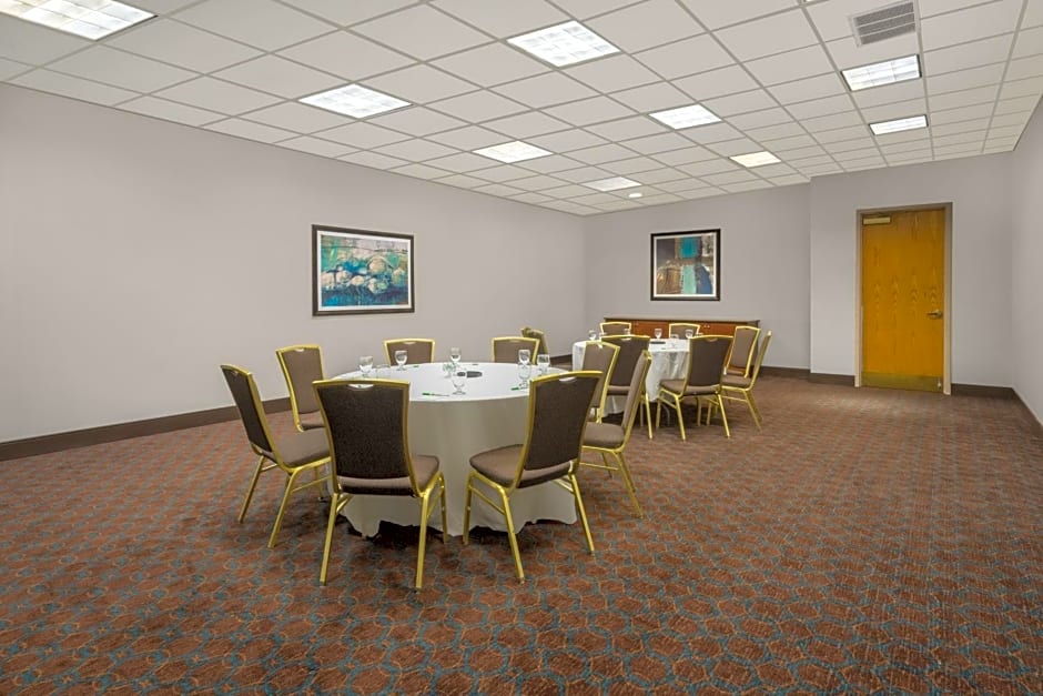 enVision Hotel & Conference Center Mansfield-Foxboro