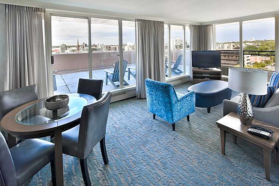 Chateau Victoria Hotel & Suites