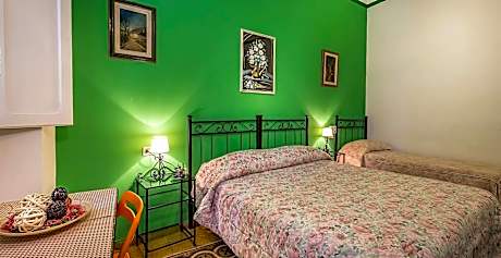 Standard Quadruple Private External Bathroom