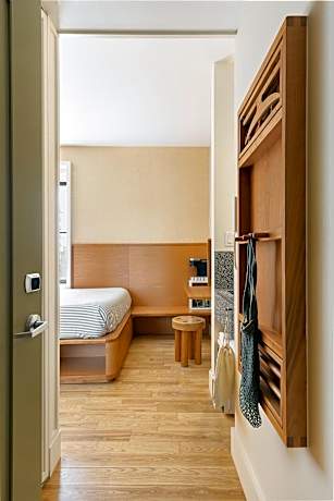 Studio Queen with View