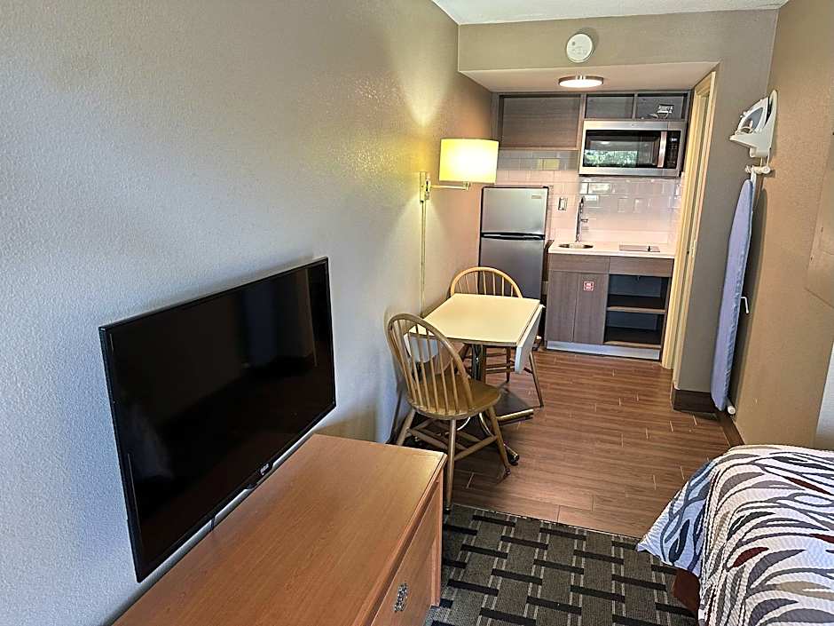 Red Roof Inn & Suites Marysville