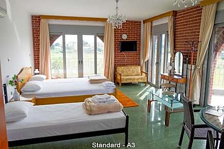 Standard Suite (2 Adults + 2 Children)