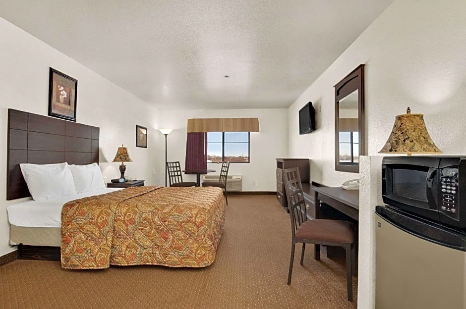 Howard Johnson by Wyndham Lubbock TX