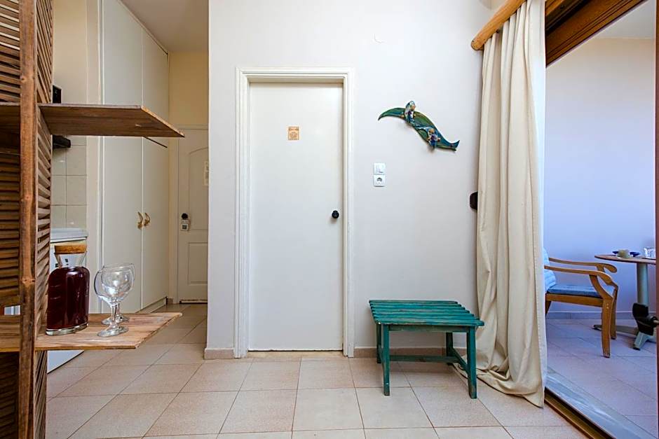 Arodamos Studios & Apts