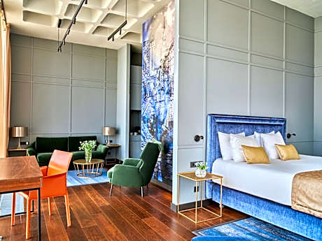Queen Suite