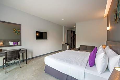 Deluxe Double or Twin Room with Pool View