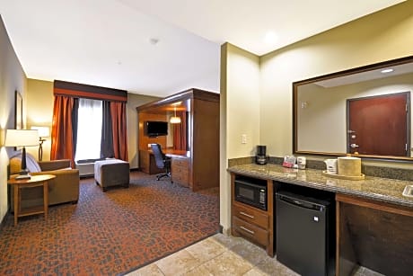 1 King Bed Shower Only W/Fridge Nonsmoking