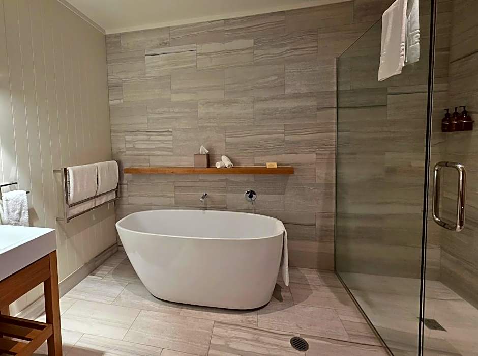 Treetops Lodge & Estate