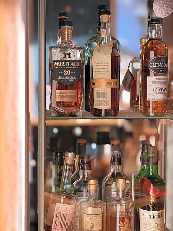 Berggasthaus Eggberge - Boutique Mountain Hotel - Access via Cablecar