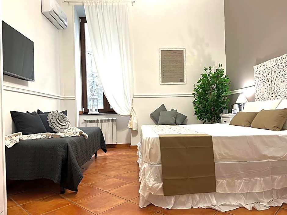 MILUAR - centro storico - lungo la via della Musica