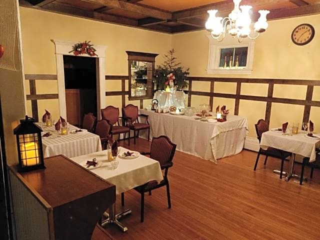 Marmora and Lake Inn and Victorian Diner