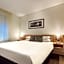 ibis Melbourne Hotel and Apartments
