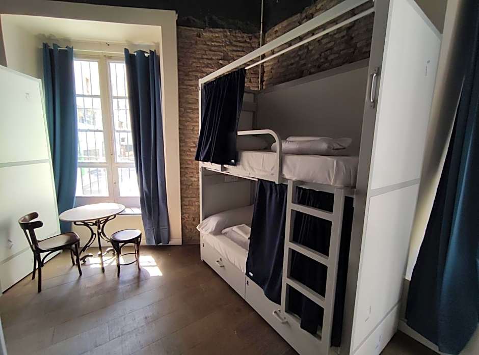 Black Swan Hostel Sevilla