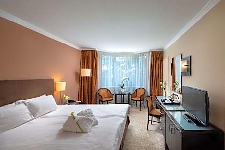 Superior King Suite