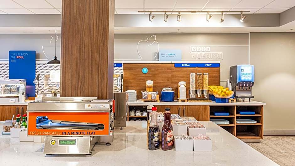 Holiday Inn Express & Suites Panama City Beach - Beachfront By IHG