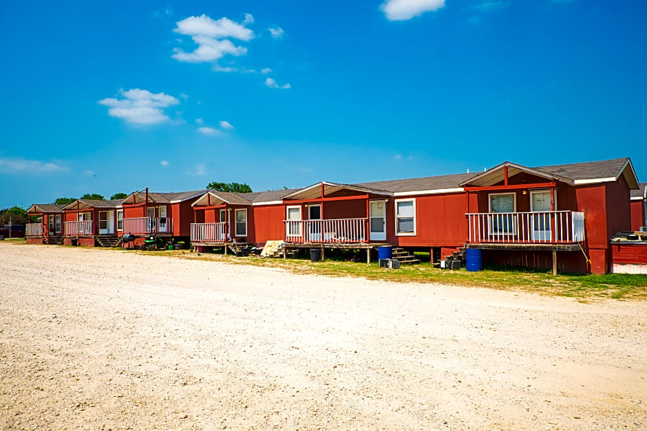 Grand Eagle Ford Lodge & RV Park