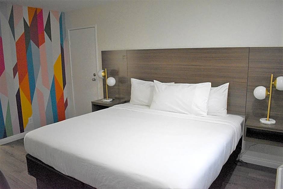 Signature Anaheim Maingate