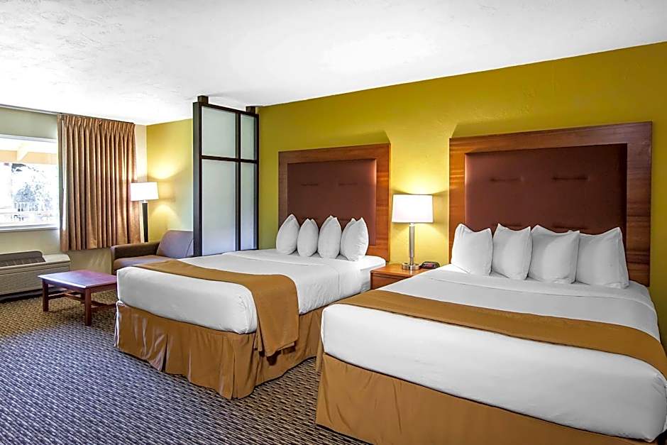 Quality Inn & Suites At Coos Bay