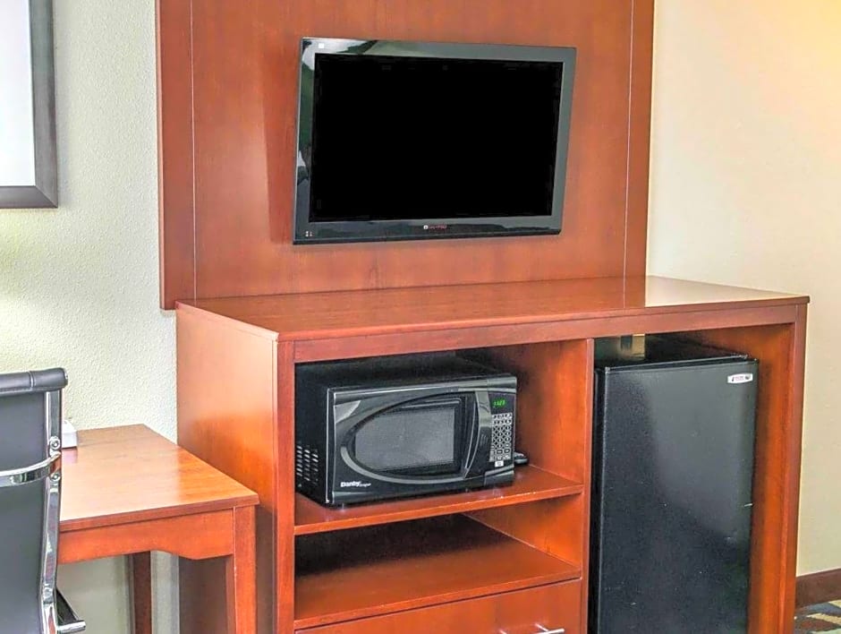 Quality Inn & Suites South Bend Airport