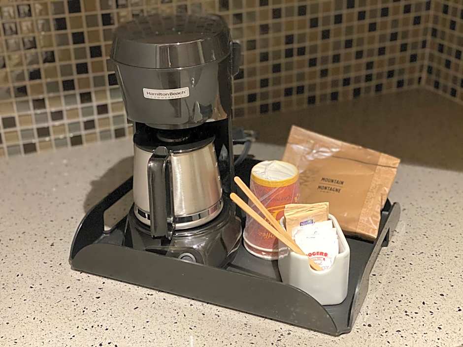 Sahara Courtyard Inn & Suites Osoyoos