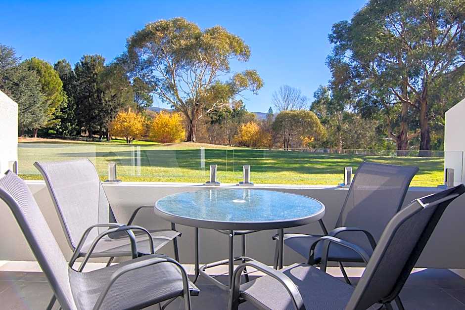 Horizons Lake Jindabyne