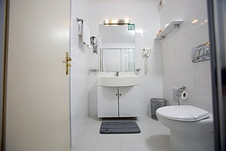 Double Superior Canopy Bed