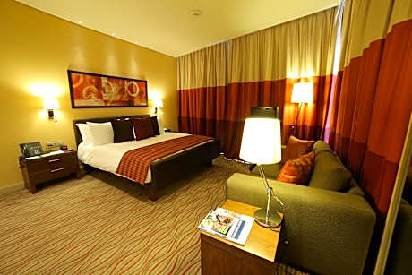 King Studio Suite with Balcony and Sea View - Smoking