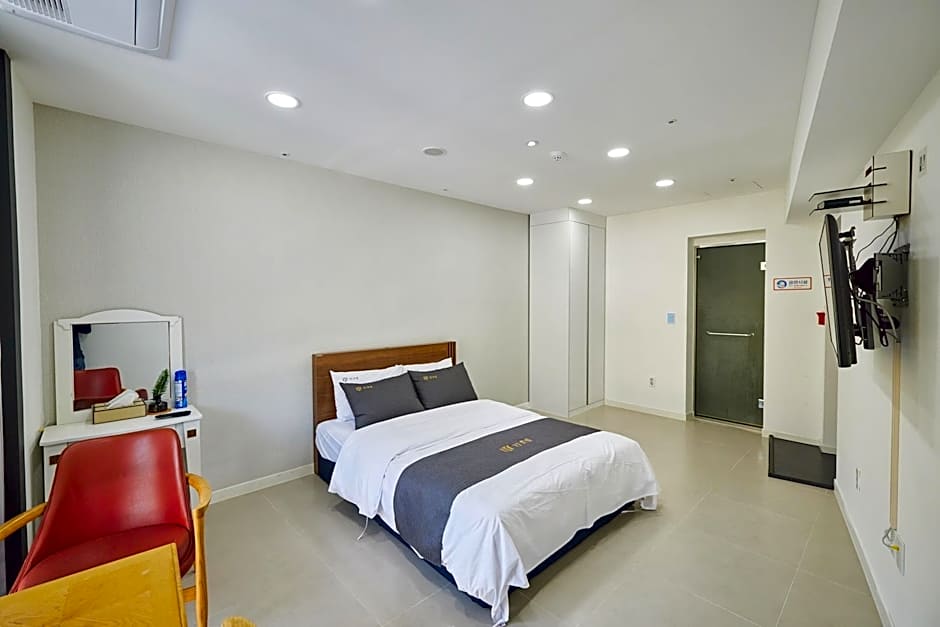 Crest72 Hotel
