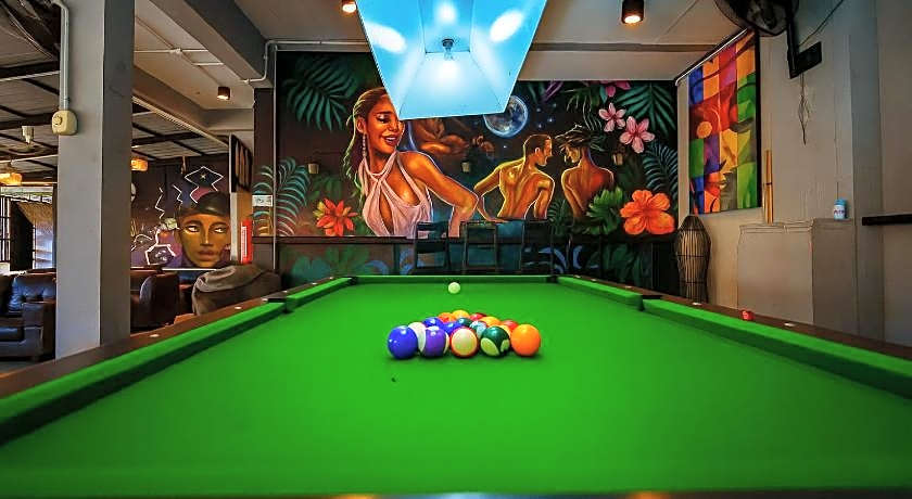 Eclipse Hostel and Bar