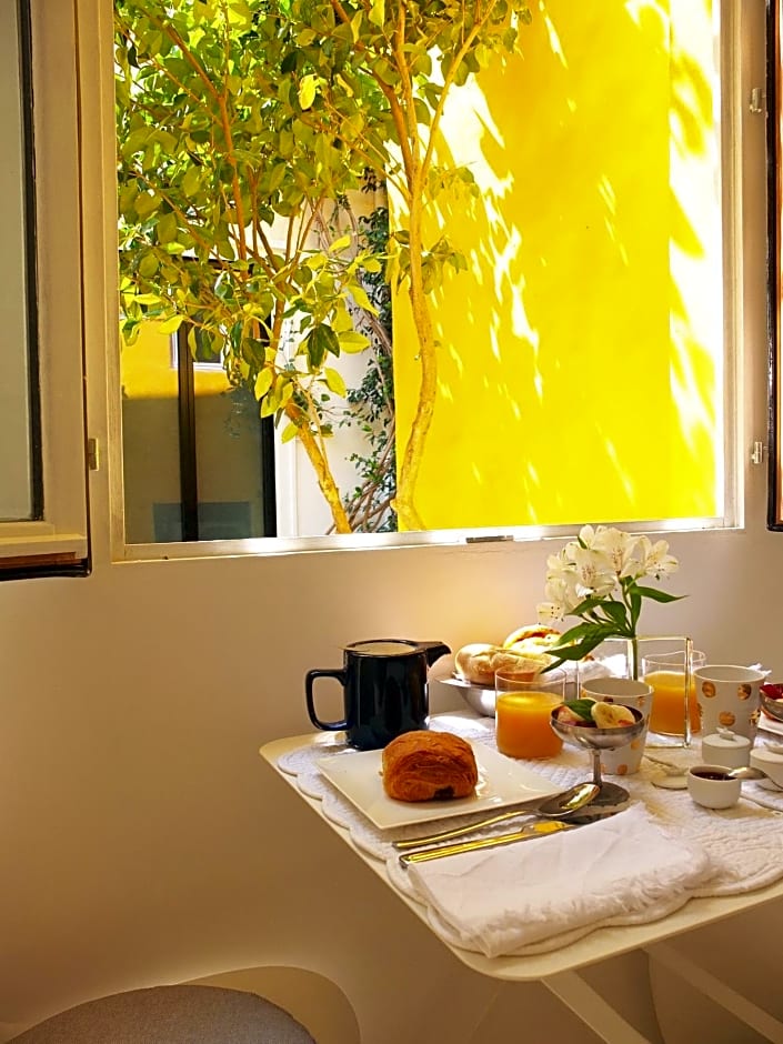 La Maison Jaune – Sete, FL
