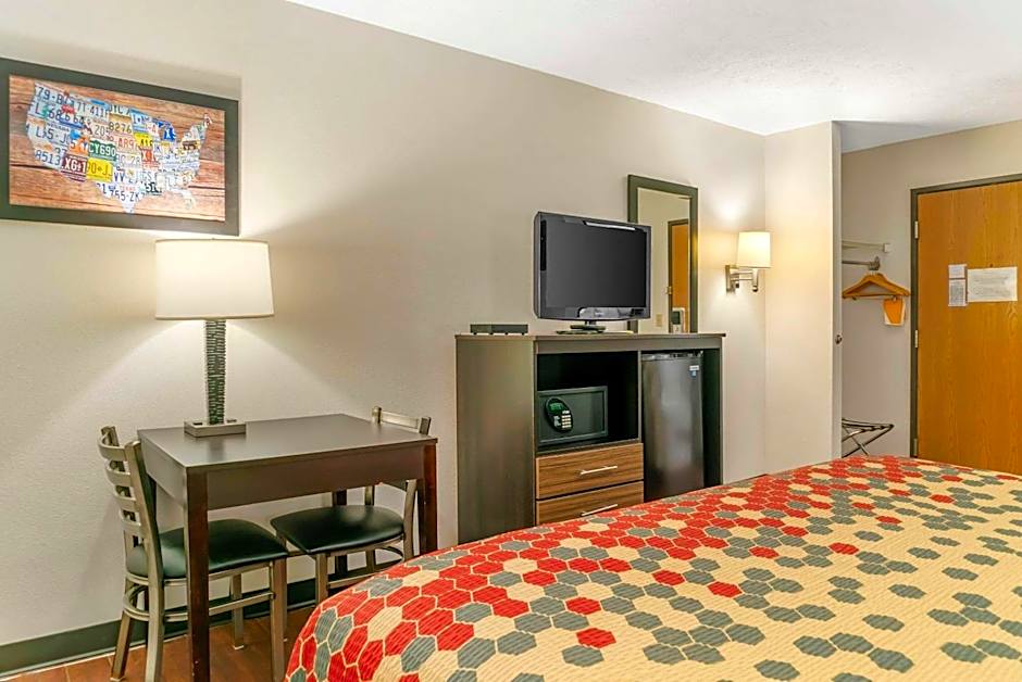 Econo Lodge Traverse City South