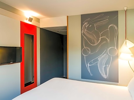 Room with 1 double bed equipped with the new bedding