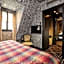 Le Pavillon de la Reine & Spa, Place des Vosges