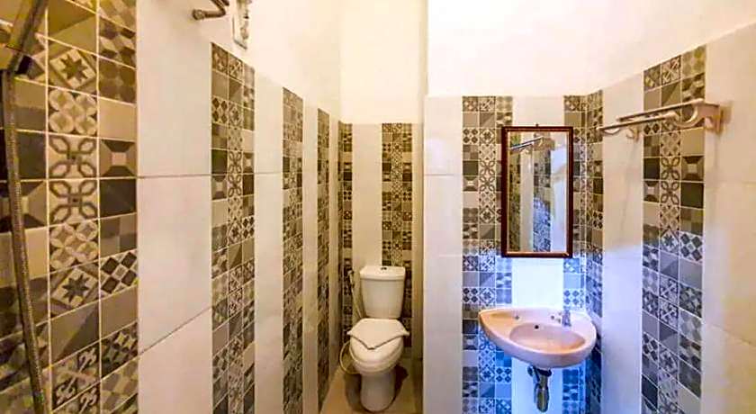 RedDoorz near Stasiun Purwosari