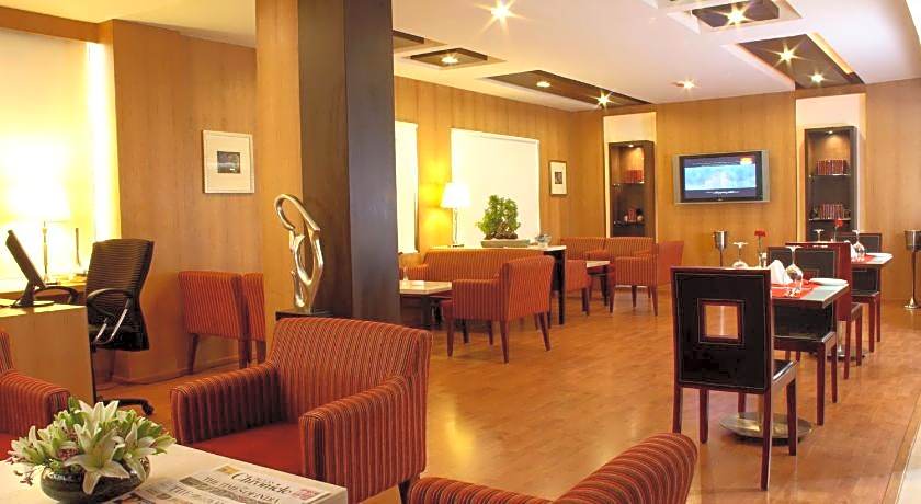 Hampshire Plaza Hotel