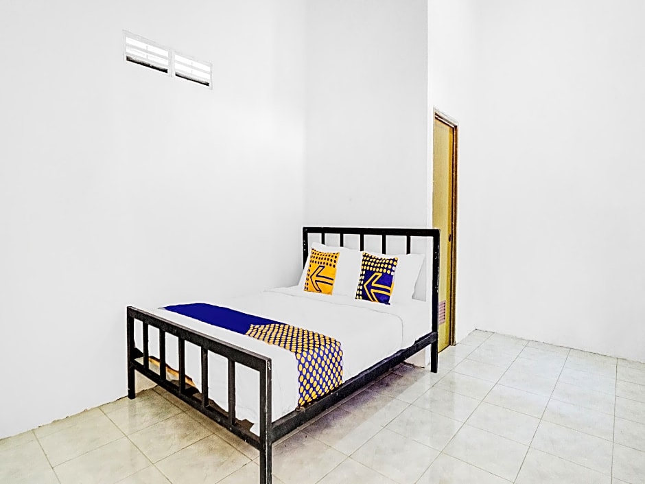 SPOT ON 90742 Kinanthy Garden Syariah