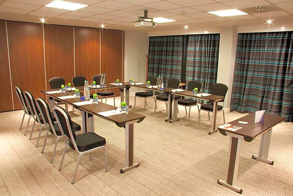 Holiday Inn Express London Heathrow T5 By IHG