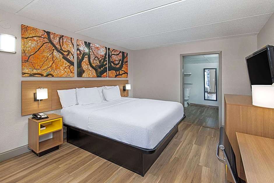 Photo 1 of 8 of 1 King Bed, Mobility Accessible