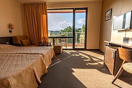 Twin Room with Balcony and Pool View - Upper Floor