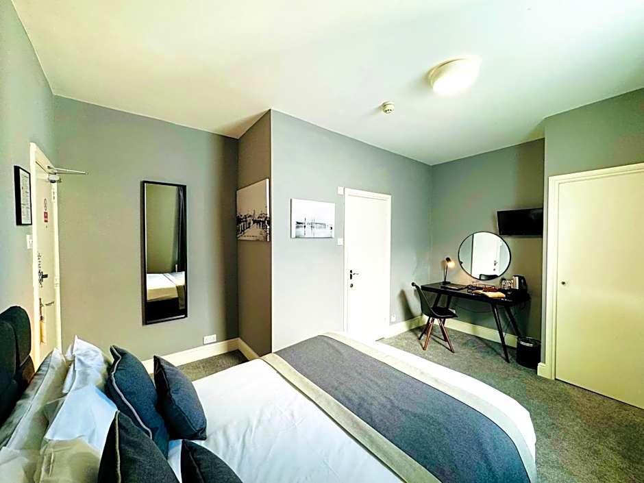 Photo 1 of 5 of Double Room