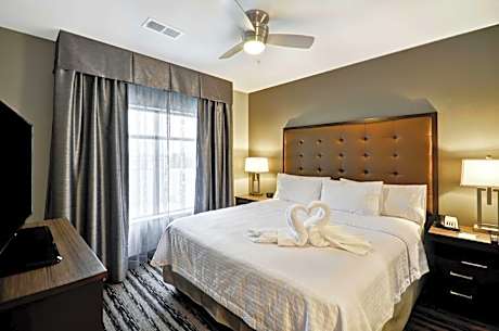 One-Bedroom King Suite - Non-Smoking