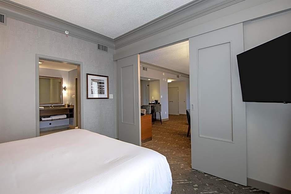 DoubleTree by Hilton West Edmonton