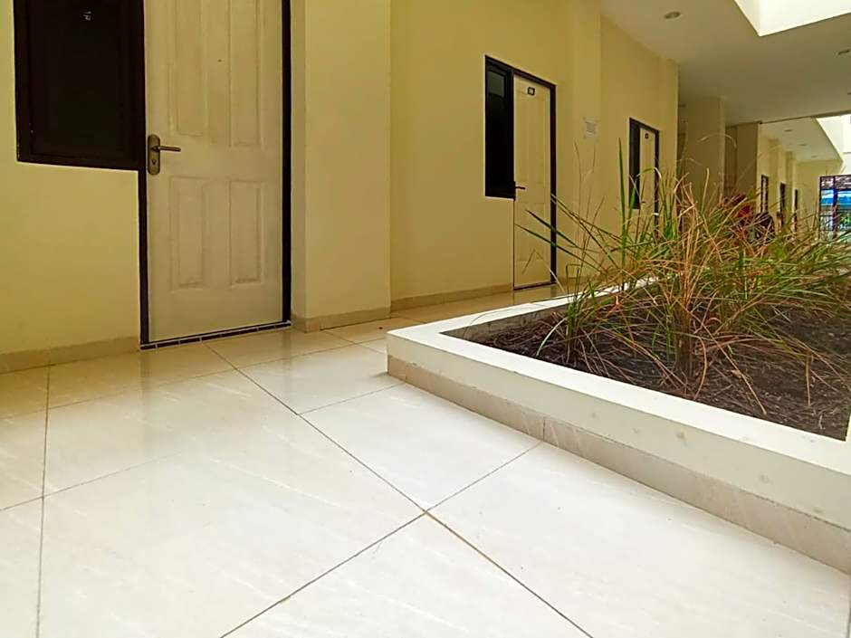 De Corner 2 Madiun RedPartner – Madiun, MO