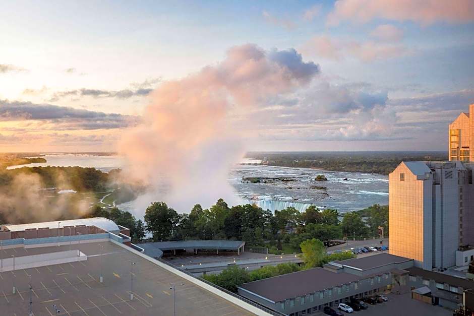 Wyndham Grand Fallsview Hotel