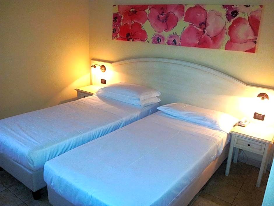 Photo 1 of 7 of 1 Double Bed or 2 Beds