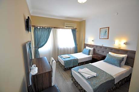 Double Room with Balcony (2 Adults + 1 Child)